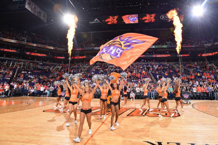 Ancora il Dance Team dei Suns (Nbae/Getty Images)